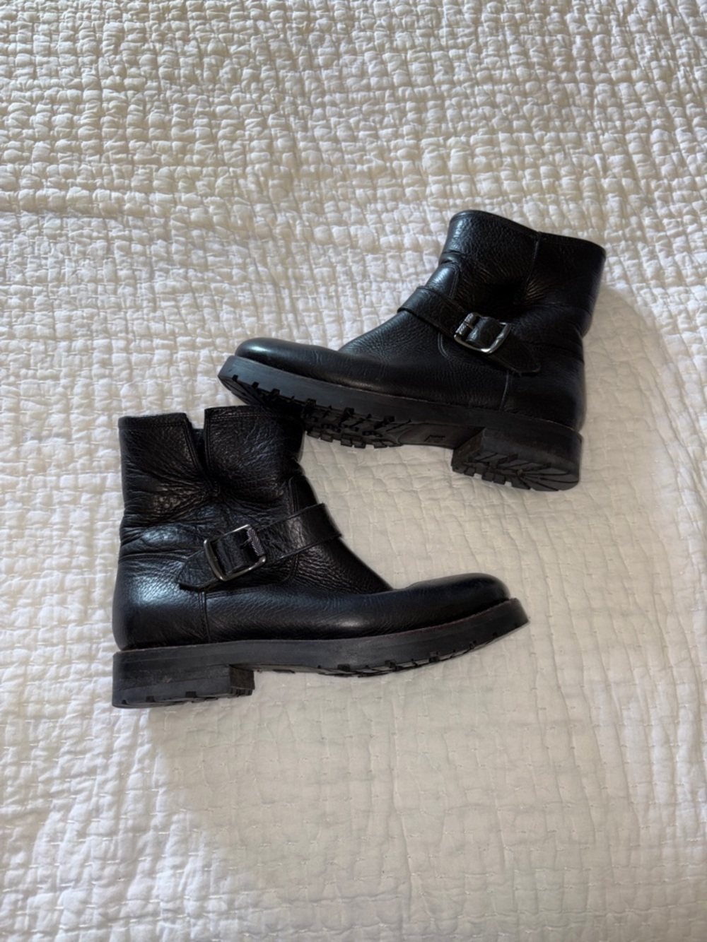 Frye Women’s Natalie Short Engineer Lug Black Leather Buckle Boots EUC 8.5 - Picture 3 of 11